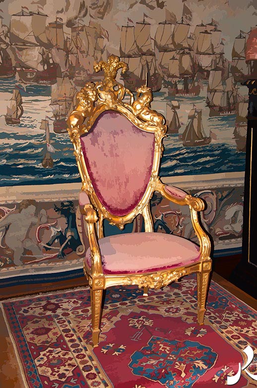 un fauteuil anglais doré et royal