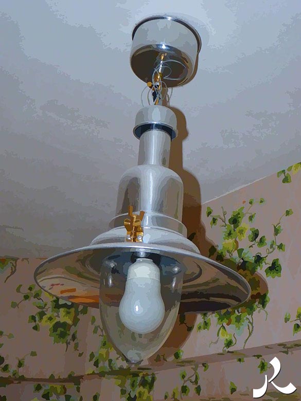 une lampe au plafond